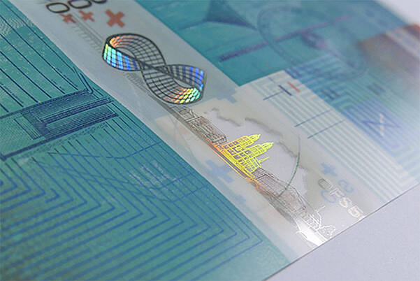 Polymer-Banknoten oder Papiergeldscheine: KURZ-Metallisierungen schützen nachhaltig Teilmetallisierte Banknote mit Sicherheitsfaden von LEONHARD KURZ