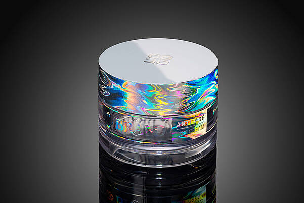 Beauty-Produkte veredeln: Gold & Silber für Verpackungsdruck in der Kosmetikbranche Kosmetiktiegel mit regenbogenfarbenen Hologramm-Effekten