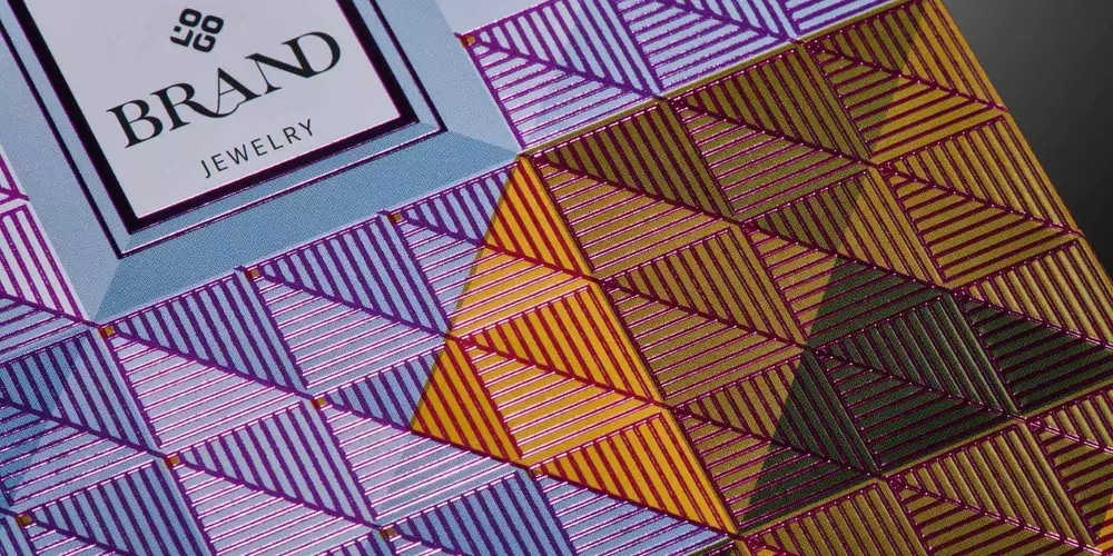 Multisensorisches Verpackungsdesign: Reliefs & 3D-Effekte mit KURZ-Heißprägungen