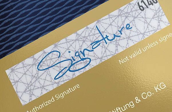 Wir sind Ihre erste Wahl für innovative Zahlungssicherheit & Kartentechnologie Goldene Kreditkarte mit Signierstreifen von LEONHARD KURZ