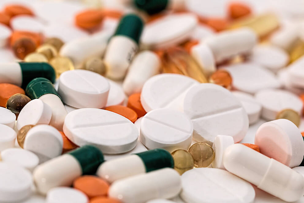 Neuigkeiten in der Pharmaindustrie: Entdecken Sie innovative Sicherheitslösungen Medikamente: Stapel von Tabletten & Pillen