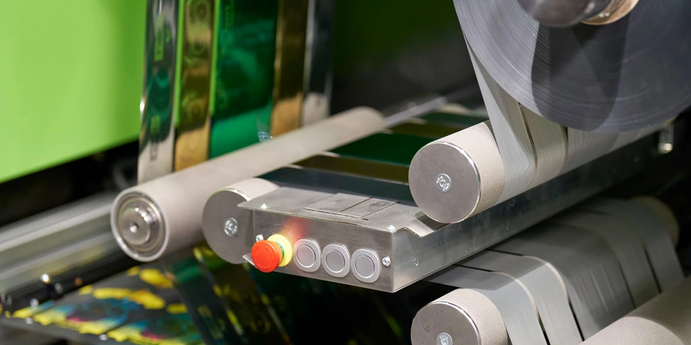 Hochwertige Etikettenveredelung im Siebdruck, Digitaldruck & Offsetdruck mit LEONHARD KURZ